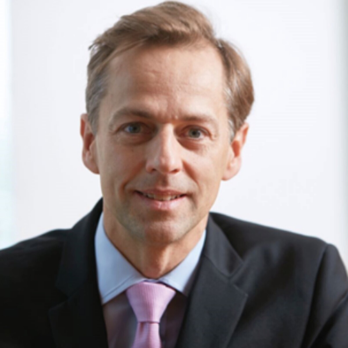 Huw-Van-Steenis-500x500-c-default